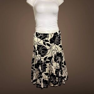 White House Black Market Silk Black & White Floral Skirt, Size 2